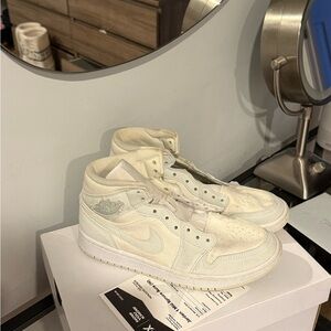 Jordan 1 Mid Spruce Aura